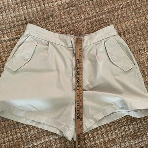 GAP Women’s Cream Shorts  size 12